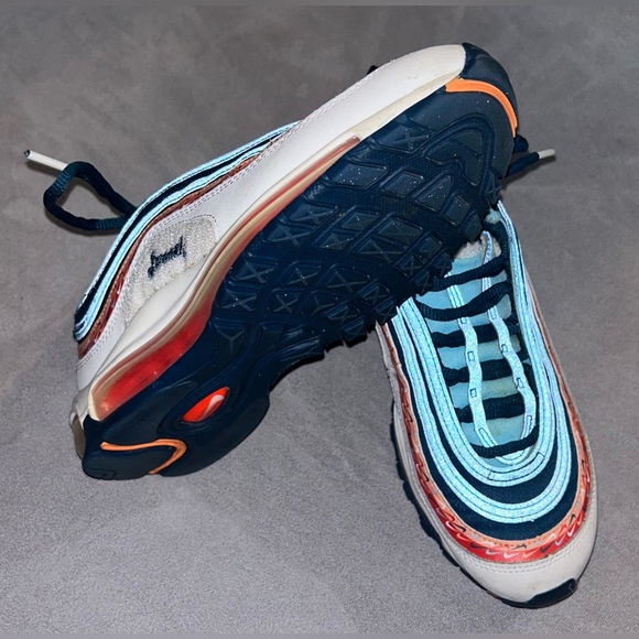 Nike Air Max Shoes - Picture 3 of 5